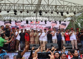Meriahkan HUT ke-15, Tokoh Legislator dan Kader Partai Gerindra Bersatu di Lapang Pakuwon Sukabumi