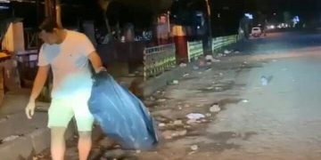 Warganet Sontak Bagikan Aksi Pengusaha Muda Cianjur Saat Mulung Sampah