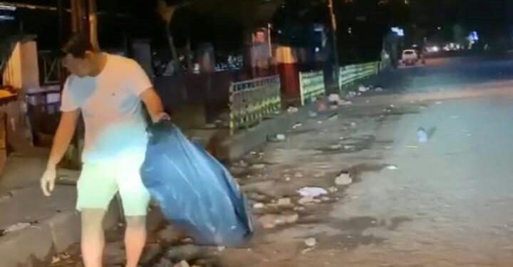Warganet Sontak Bagikan Aksi Pengusaha Muda Cianjur Saat Mulung Sampah