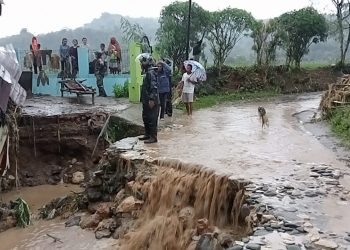 Hujan Deras Sungai Cigadog Warungkiara Meluap Hebat