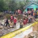 Camat Warungkiara Bantu Tim Gabungan, Evakuasi Material Lumpur Banjir Bandang Sungai Cigadog