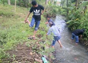 Jurnalis Sukabumi Bersihkan Sungai dan Sosialisasi Sadar Media