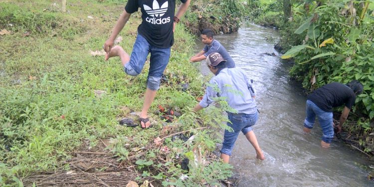 Jurnalis Sukabumi Bersihkan Sungai dan Sosialisasi Sadar Media