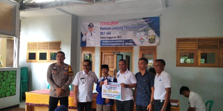 52 KPM di Desa Damarraja Sumringah Terima BLT DD Tahap II