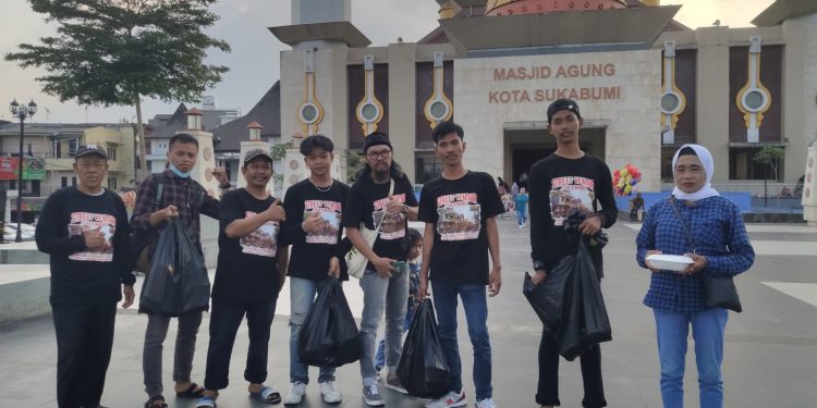 Paguyuban PKL A Yani Kota Sukabumi Berbagi Ratusan Nasi Bok di Jumat Berkah, Ini Harapan Rizal Ramadhan