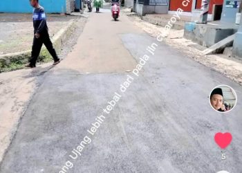 Tambal Sulam Jalan Desa Cibolang Kaler, Lebih Tebal Bala-bala Mang Ujang