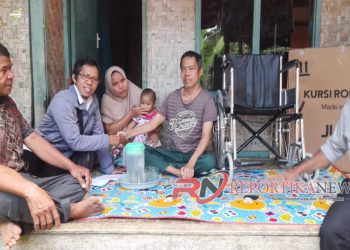 Baznas Kabupaten Sukabumi Dan Tim Jorelat Salurkan Kursi Roda Untuk Penyandang Disabilitas