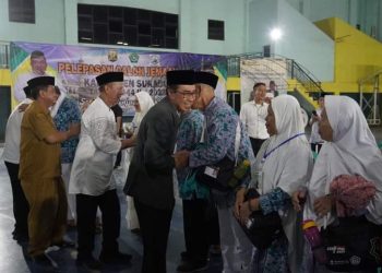 Jemaah Calon Haji Kloter 70 Kab. Sukabumi di Lepas Sekda Ade Suryaman