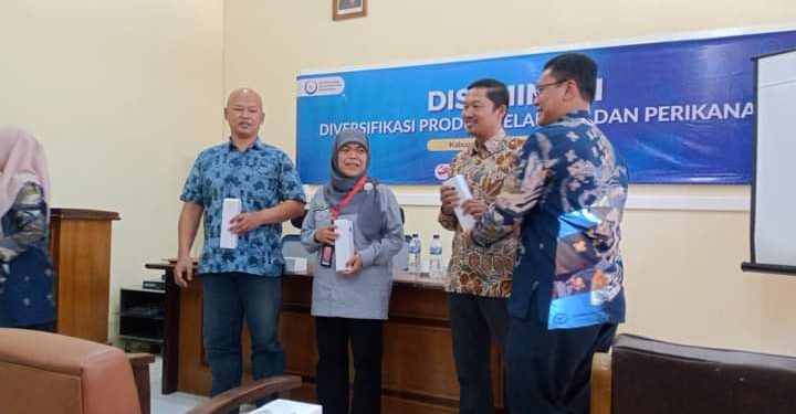Kadis Perikanan Kab. Sukabumi Jadi Narsum Diseminasi Diversifikasi Produk Kelautan dan Perikanan