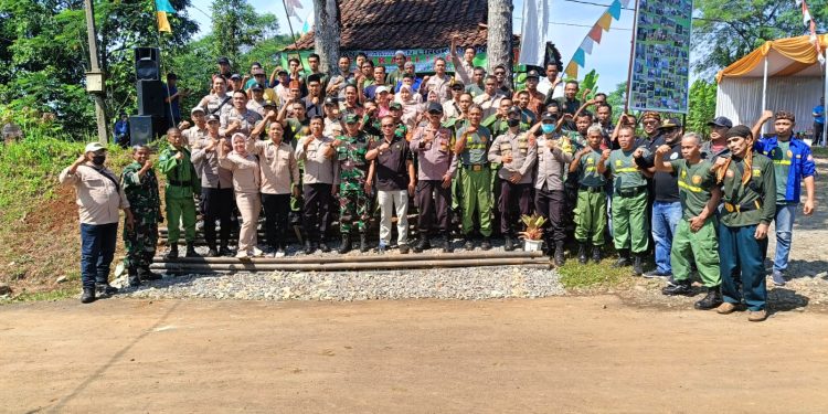 Polres Sukabumi Monitoring Lomba Satkamling di Kecamatan Warungkiara