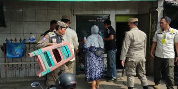 Marak Bangunan di Trotoar Pamuruyan Nagrak – Cibadak, Satpol PP Kab. Sukabumi Siap Tertibkan PKL Bandel