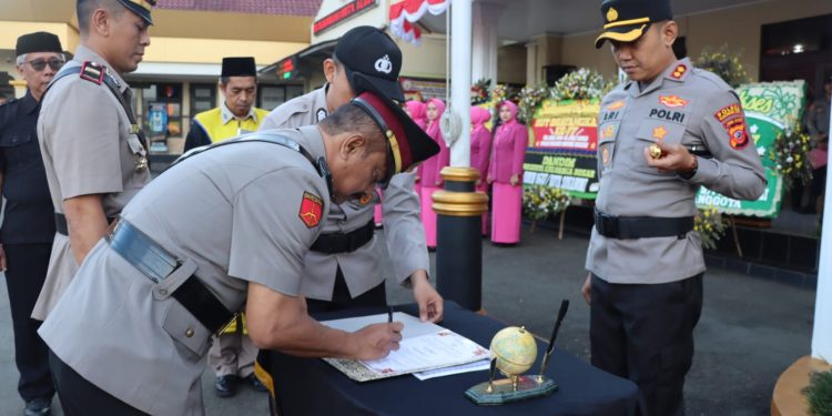 Iptu Iwan Hendi Jabat Kapolsek Citamiang Gantikan AKP Arif Saptaraharja Jabat Kasubbagwatpers