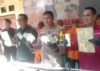 Polres Sukabumi Amankan Gepokan Upal Dollar, Dua Pengedar Dibekuk
