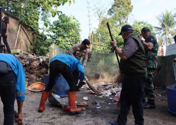 Peduli Lingkungan, Ratusan Personel Gabungan di Kota Sukabumi Lakukan Aksi Bersih-bersih