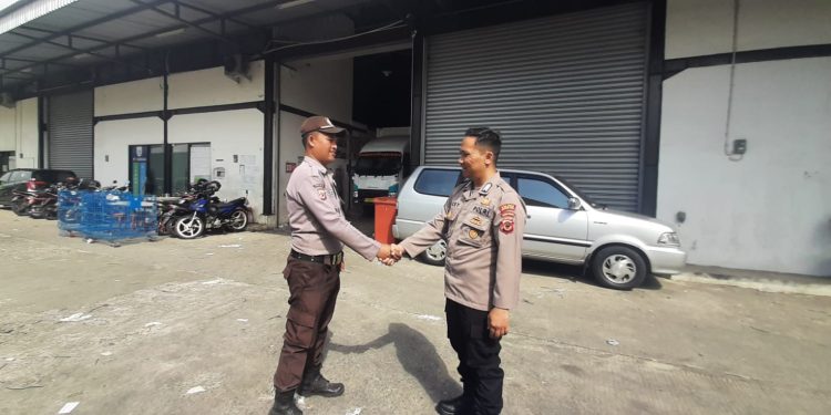 Sambang Security Gudang Shopee Express, Personel Polsek Lembursitu Sampaikan Himbauan Kamtibmas