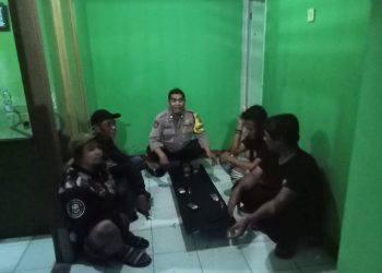 Sambang Malam Hari Sebagai Upaya Bhabinkamtibmas Jaga Kamtibmas Diwilayah