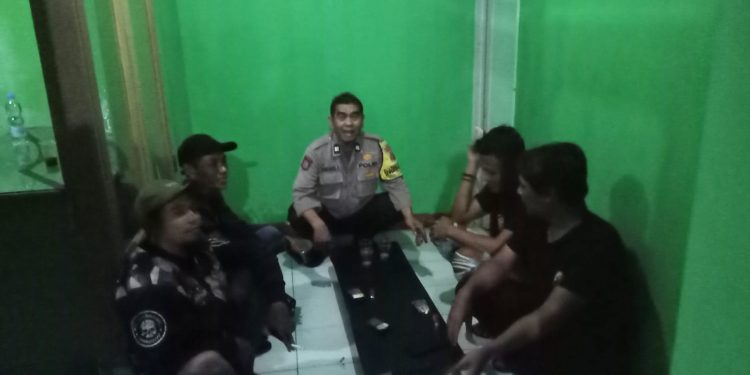 Sambang Malam Hari Sebagai Upaya Bhabinkamtibmas Jaga Kamtibmas Diwilayah