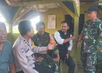 Sinergitas TNI-POLRI Bhabinkamtibmas Polsek Lembursitu bersama Babinsa Sambangi Warga