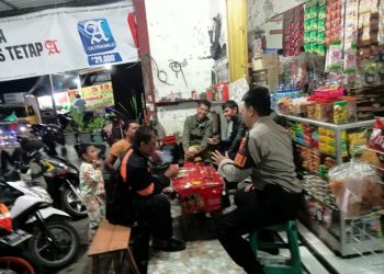 Personil Polsek Lembursitu Laksanakan Patroli Dialogis di Malam Hari Guna Antisipasi Gukamtibmas