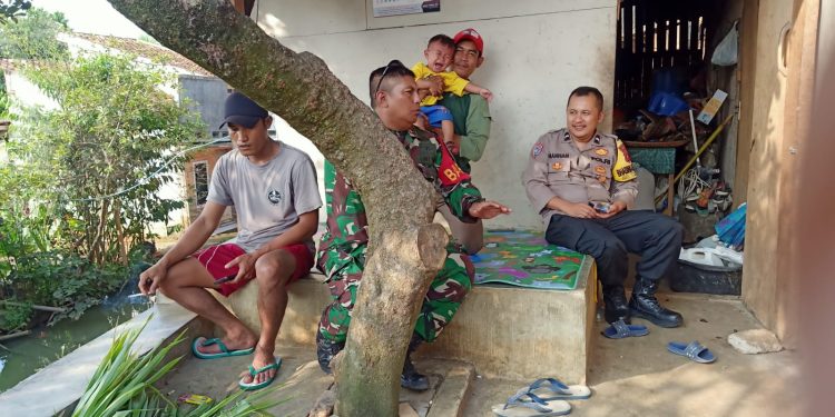 Jalin Kekompakan Dalam Pelihara Kamtibmas, Sinergitas TNI – Polri Sambang Warga