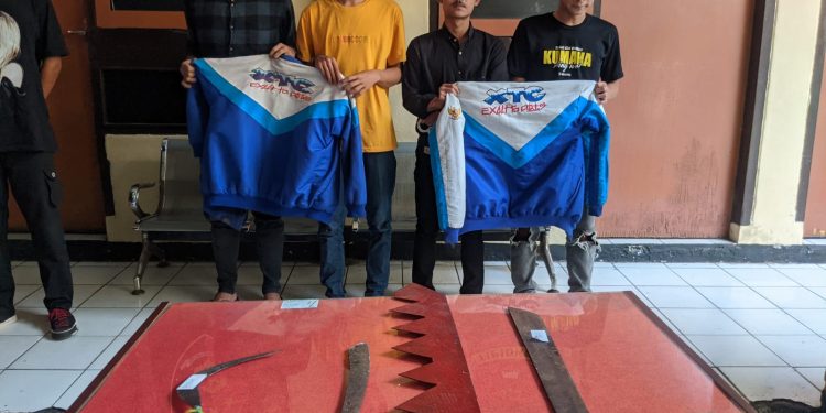 Bawa Sajam, Gerombolan Bermotor di Sukabumi Dibekuk Polisi