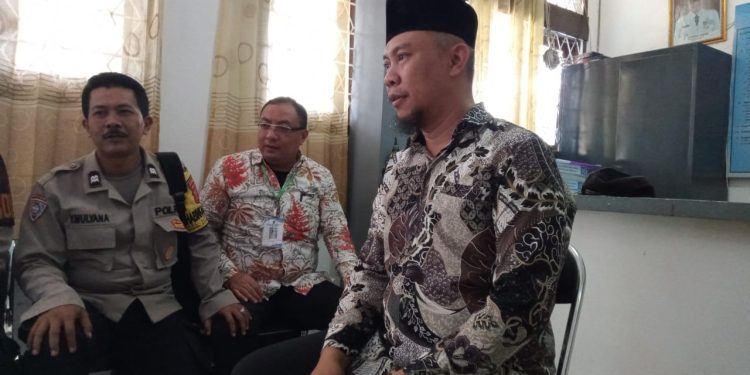 Bhabinkamtibmas Sambang Kepala Sekolah dan Para Guru SMPN 13 Kota Sukabumi