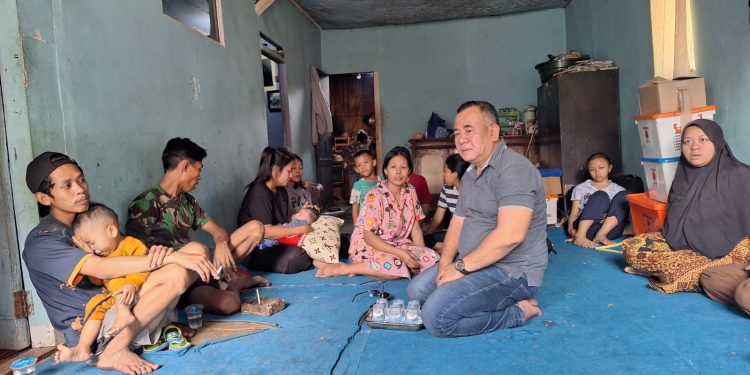 Aksi Kepedulian DPRD Kota Sukabumi Fraksi Golkar Berikan Bantuan Untuk Korban Kebakaran