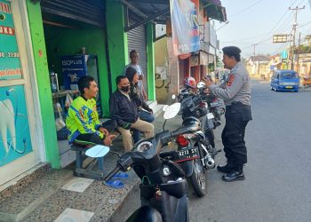 Anggota Unit Samapta Patroli Dialogis, Sampaikan Pesan Kamtibmas ke Warga