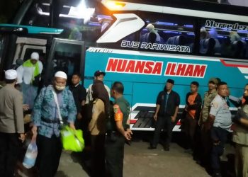 Ada Perubahan Jadwal Penerbangan, 328 Jamaah Haji Kloter 52 Asal Kab. Sukabumi Akhirnya Tiba di Pusbangdai
