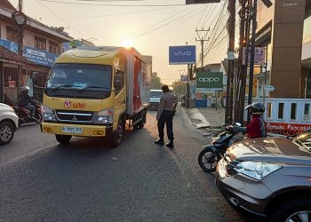 Berikan Pelayanan Kepada Masyarakat, Unit Samapta Polsek Lembursitu Laksanakan Pengaturan Lalu Lintas