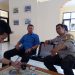 Bhabinkamtibmas Sambang di Kantor Kelurahan dan Koordinasi dengan Staf Kelurahan