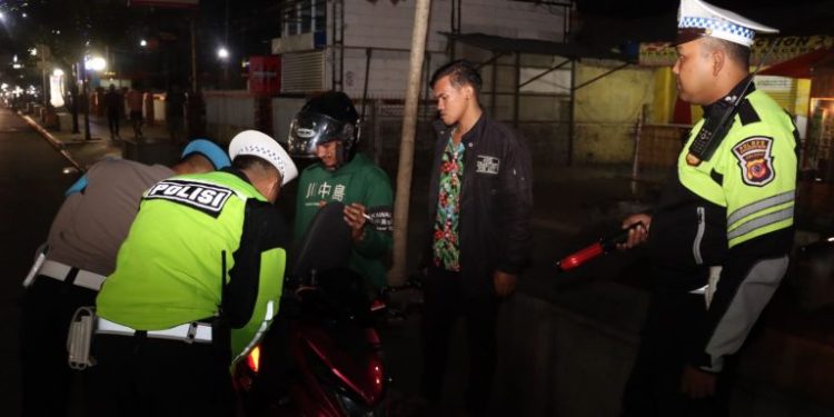 Polres Sukabumi Kota Gencar KRYD, Dua Remaja di Amankan Bawa Sajam