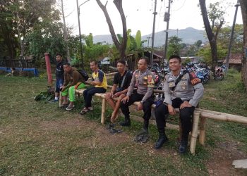 Dekatkan Polisi Dengan Masyarakat, Anggota Polsek Lembursitu Lakukan Patroli Dialogis