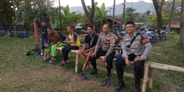 Dekatkan Polisi Dengan Masyarakat, Anggota Polsek Lembursitu Lakukan Patroli Dialogis