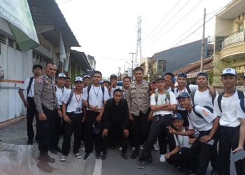 Patroli Dialogis dan Pemantauan Pasca Bubaran Sekolah Antisipasi Tawuran antar Pelajar di Wilayah Polsek Lembursitu