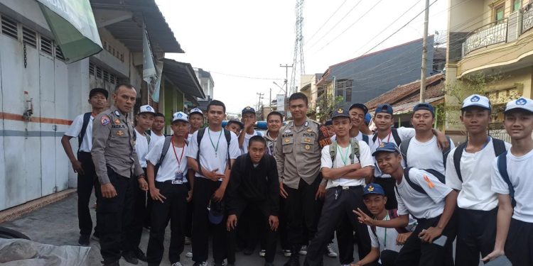 Patroli Dialogis dan Pemantauan Pasca Bubaran Sekolah Antisipasi Tawuran antar Pelajar di Wilayah Polsek Lembursitu