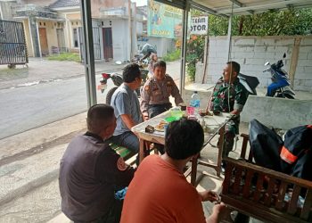 Sinergitas TNI-POLRI, Anggota Polsek Lembursitu Polres Sukabumi Kota dan Babinsa Laksanakan Dialogis