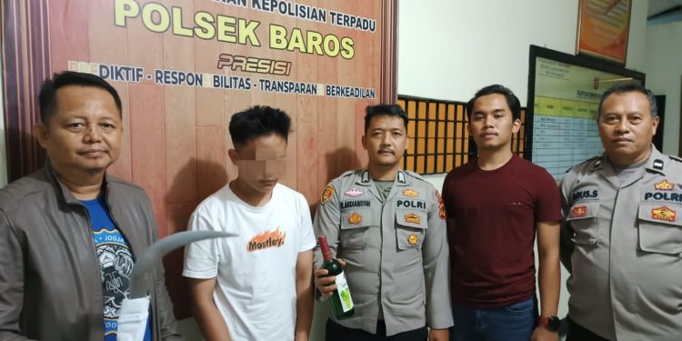 Bawa Sajam dan Miras, 7 Oknum Pelajar di Sukabumi Diamankan Patroli Polsek Baros