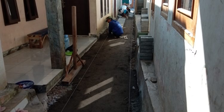 Masyarakat RW 06 Lembursitu, Gunakan P2RW Untuk Membangun Jalan
