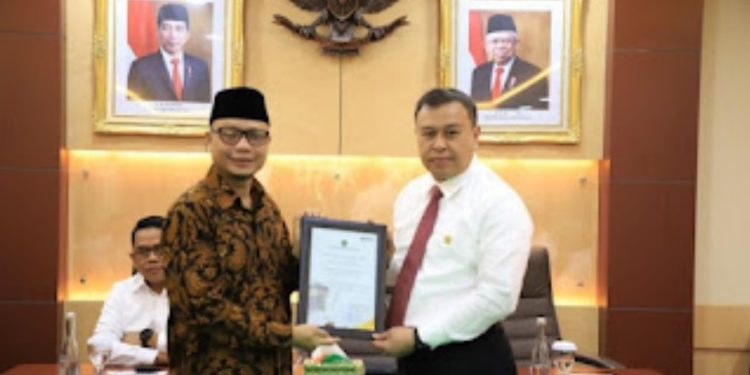 Ditreskrimsus Polda Jabar Terima Penghargaan Dari Kementrian Agama Karena Telah Berhasil Tangani Masalah Haji