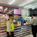 Patroli di Indomaret PS Kanit Binmas dan Anggota Unit Samapta Polsek Lembursitu Berikan Himbauan Kamtibmas Karyawan dan Warga Masyarakat