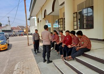 Patroli Dialogis dan Pemantauan Pasca Bubaran Sekolah Antisipasi Tawuran Antar Pelajar di Wilayah Polsek Lembursitu