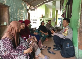 Peduli Kerukunan Tetangga, Bhabinkamtibmas Sambangi Ibu Rumah Tangga