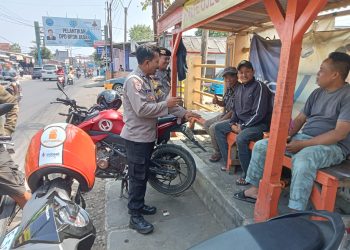 Anggota Patroli Dialogis Pangkalan Ojek, Berikan Himbauan Kamtibmas