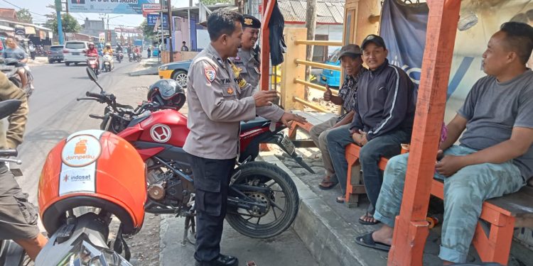 Anggota Patroli Dialogis Pangkalan Ojek, Berikan Himbauan Kamtibmas