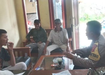 Ngobrol Bersama Warga, Bhabinkamtibmas Polsek Lembursitu Sampaikan Himbauan Kamtibmas
