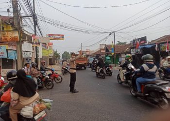 Pengaturan Lalu Lintas di Pagi hari Bentuk Pelayanan Polri Kepada Masyarakat