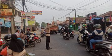Pengaturan Lalu Lintas di Pagi hari Bentuk Pelayanan Polri Kepada Masyarakat