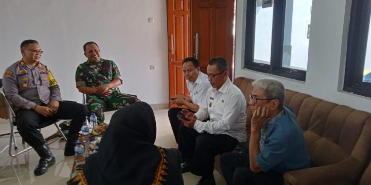 Polsek Lembursitu Jalin Sinergitas TNI-POLRI dan Lurah Lembursitu
