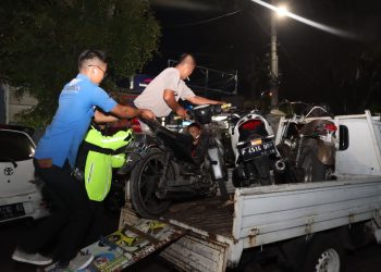 Nongkrong Hingga Larut Malam, Tiga Remaja di Sukabumi Diantar Pulang Polisi